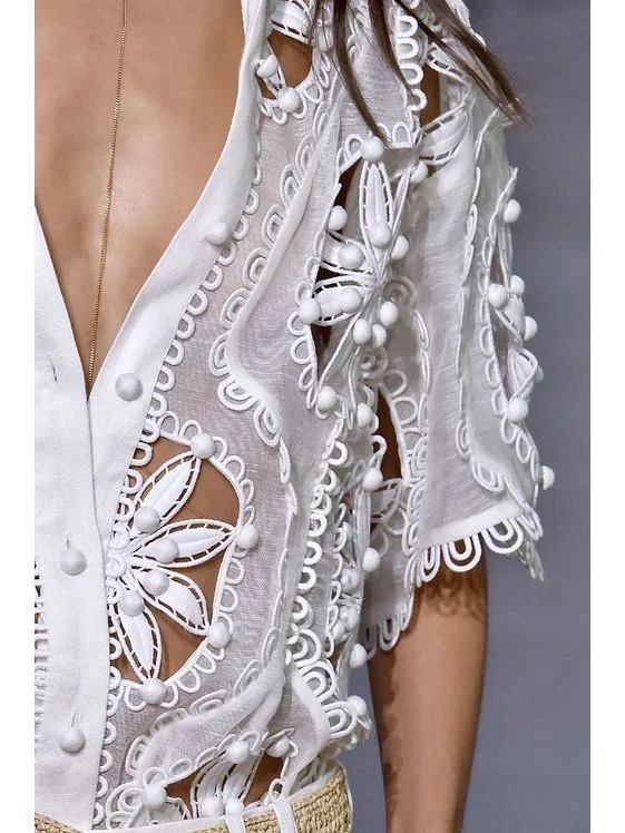 The Manufacturing Process: Hand-Stitched Artistry vs. Machine Precision